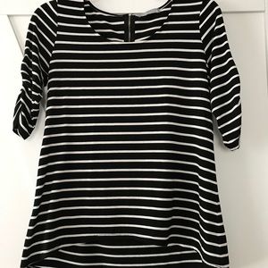 Black and white stripe 3/4 sleeve top